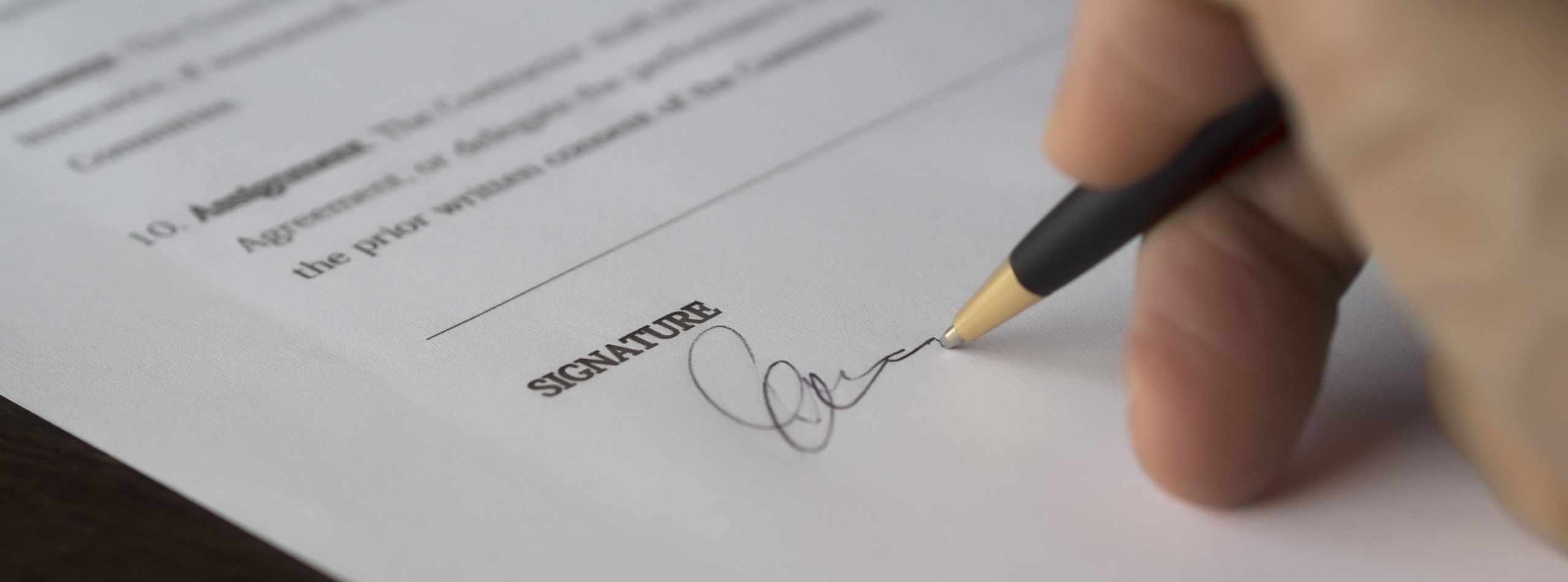 No Contract Power Plans: person signing contract